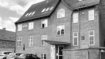 Kontor til leje i Holbæk – central beliggenhed tæt på station og centrum